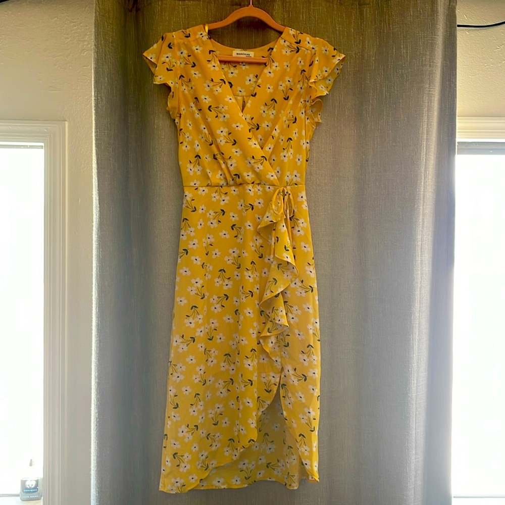 Monteau Los Angeles Yellow Daisy Asymmetrical Dress 🌼🌼🌼🌼